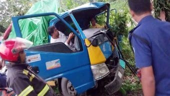 শান্তিগঞ্জে নিয়ন্ত্রণ হারিয়ে গাছের সঙ্গে ট্রাকের ধাক্কা, আ হ ত ২