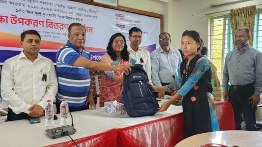 জুড়ীতে ক্ষুদ্র নৃ-গোষ্ঠী শিক্ষার্থীদের মাঝে শিক্ষা উপকরণ বিতরণ
