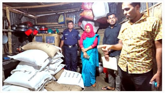 ইউপি চেয়ারম্যানের ভাইয়ের  রান্না ঘর থেকে সরকারি ১৩৫ বস্তা চাল জব্দ
