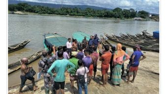 জাফলং এ টাস্কফোর্স এর অভিযানে ৫ নৌকা জব্দ, দের লক্ষ টাকা জরিমানা