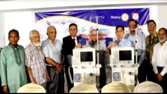 চট্টগ্রাম কিডনি ফাউন্ডেশনকে রোটারিয়ানের ডায়ালাইসিস মেশিন হস্তান্তর