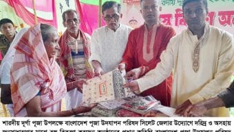 শারদীয় দূর্গা পূজা উপলক্ষে সিলেট জেলা পুজা উদযাপন পরিষদের বস্ত্র বিতরণ