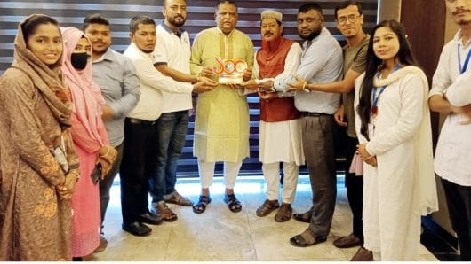 সিসিক মেয়রকে সিলেট সরকারি টেকনিক্যাল স্কুল ও কলেজ’র শতবর্ষ উদযাপন পরিষদের শুভেচ্ছা ও ক্রেস্ট প্রদান