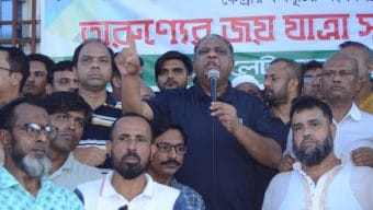 জ্বালাও পোড়াও করে, মানুষকে জিম্মি করে ক্ষমতায় আসা যায় না; আনোয়ারুজ্জামান চৌধুরী