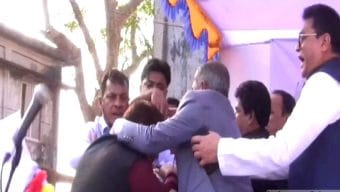 কোম্পানীগঞ্জ নির্বাচনী জনসভায় নাম-পদবী উল্লেখ না করায় সঞ্চালকের উপর হামলা