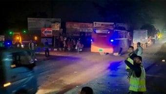 সিসিক মেয়রের হস্তক্ষেপে যান চলাচল স্বাভাবিক
