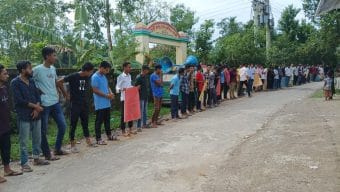 হাজী আব্দুস সামাদ মেমোরিয়ালে অনিয়মতান্ত্রিক ম্যানেজিং কমিটি বাতিলের দাবিতে মানববন্ধন