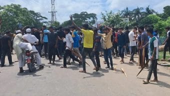 পটুয়াখালীতে আন্দোলনকারীদের ওপর ছাত্রলীগ-যুবলীগের হামলা, উভয় পক্ষে আহত ১০