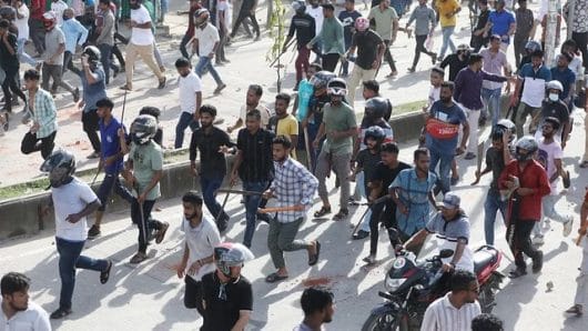 সিলেটে ছাত্রলীগের আগ্নেয়াস্ত্র নিয়ে মহড়া, শিক্ষার্থীদের মেসে মেসে হামলা