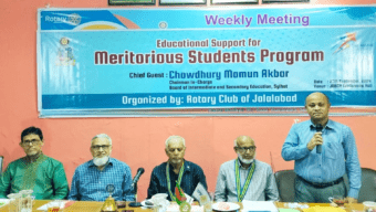 দরিদ্র মেধাবী শিক্ষার্থীদের সহায়তায় সবাইকে এগিয়ে আসার পাশাপাশি তাদের জন্য সুযোগ তৈরি করতে হবে