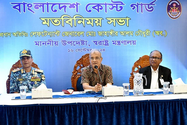 ইলিশ, সারসহ পণ্যের চোরাচালান বন্ধ করতে হবে: কোস্টগার্ডকে স্বরাষ্ট্র উপদেষ্টা