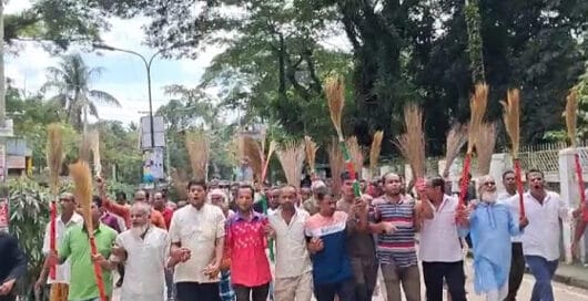 হবিগঞ্জে রেজা কিবরিয়ার বিরুদ্ধে ঝাড়ু মিছিল
