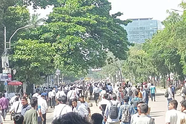আবার ঢাকা কলেজ ও আইডিয়াল কলেজের শিক্ষার্থীদের মধ্যে সংঘর্ষ