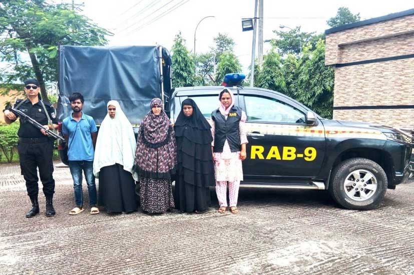 র‍‍্যাবের অভিযানে তিন নারী এক পুরুষ আটক