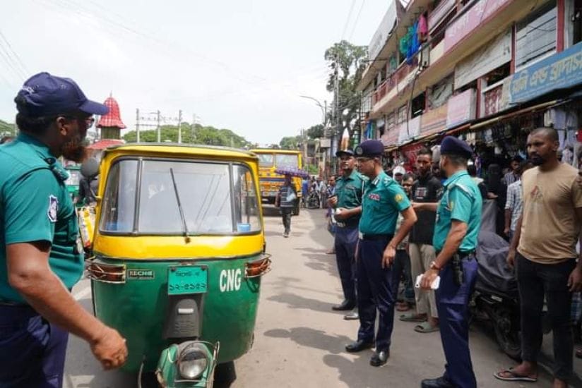 সিলেটে ৩ দিনে ২৪৮ মামলা ট্রাফিক আইন লঙ্ঘনে ৪৫২ যানবাহন রেকার