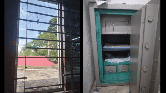 ইসলামি ব্যাংক সাহেবের বাজার এজেন্ট  এ গ্রিল কেটে চুরি