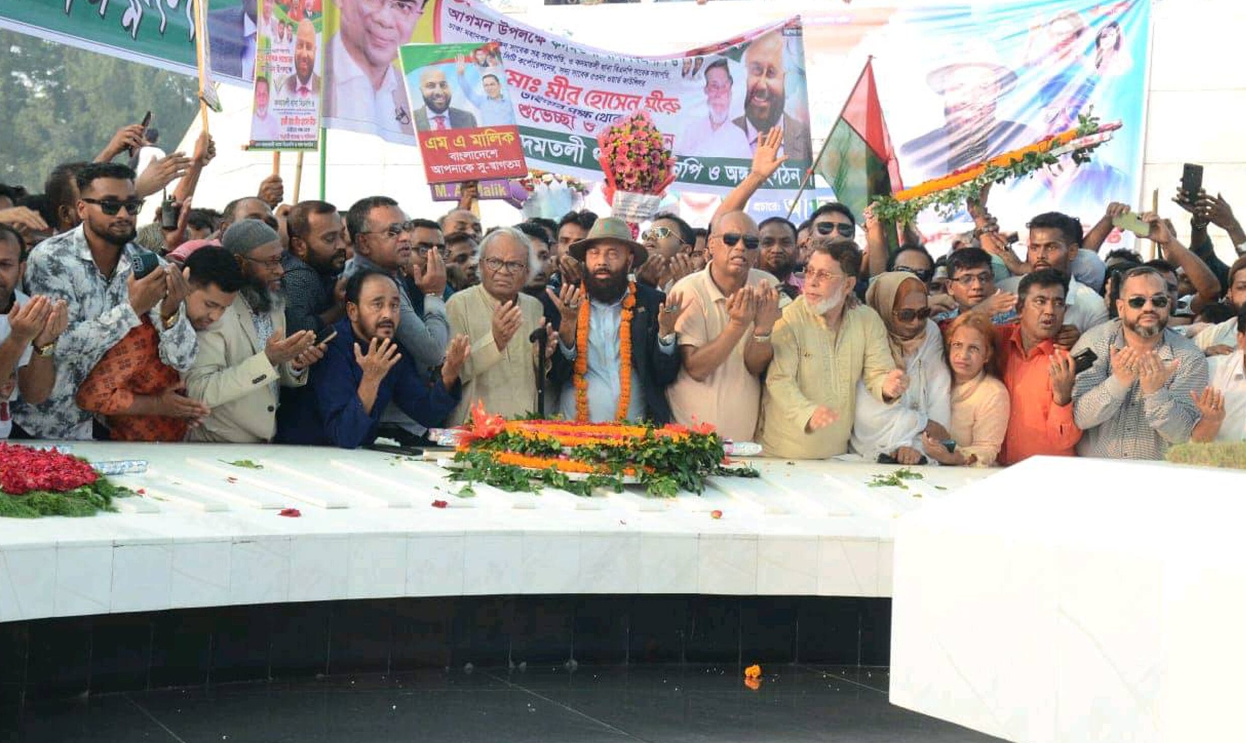 দেশে ফিরলেন যুক্তরাজ্য বিএনপির সভাপতি এম এ মালেক