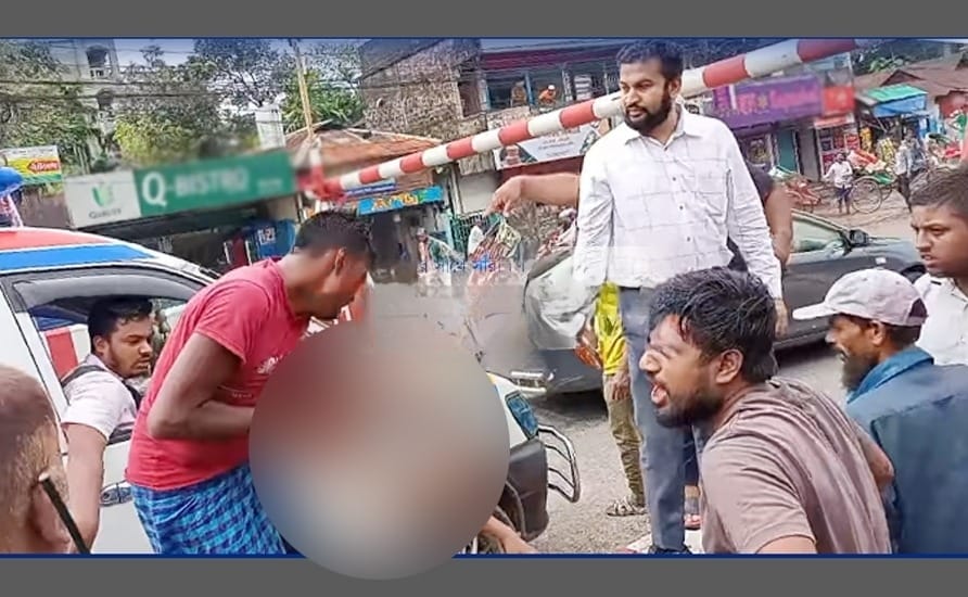 কাজিরবাজার সেতুর বারে আ ঘা ত পেয়ে প্রাণ গেলো ট্রাক-হেল্পারের