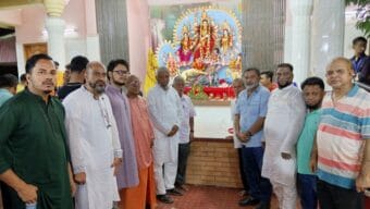 পূজামন্ডপ পরিদর্শনে সাবেক মেয়র আরিফুল হক চৌধুরী