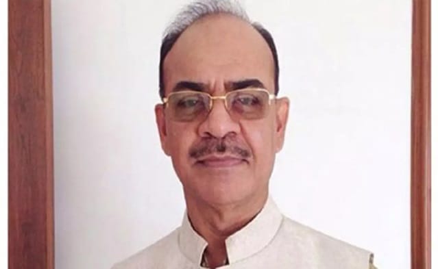 সাবেক বিমানমন্ত্রী ফারুক খান গ্রেপ্তার