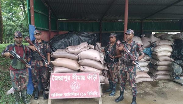 সিলেটে অর্ধ কোটি টাকার চোরাচালানের পন্য জব্দ করে বিজিবি