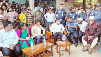 কানাইঘাটে মুনতাহা’র কবর জিয়ারত করলেন জেলা প্রশাসক
