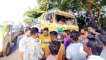 সিলেট-ঢাকা মহাসড়কে চোরাই চিনিবোঝাই ট্রাক জব্দ  আটক ৪