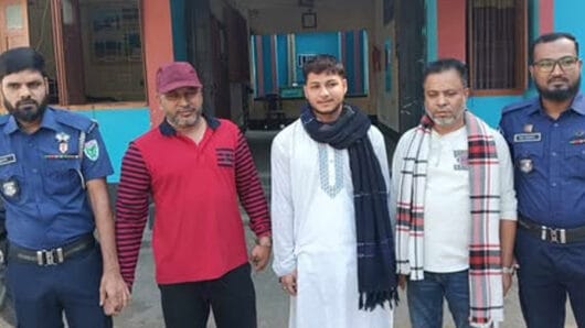 জৈন্তাপুরে বিদেশি মদসহ আটক  ইউপি চেয়ারম্যান ও তার  দুই সহচর