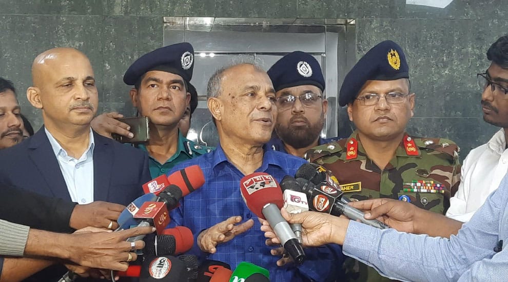 ভুয়া মামলাকারীদের ধরিয়ে দিন : সিলেটে স্বরাষ্ট্র উপদেষ্টা