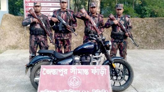 সিলেটে রয়েল এনফিল্ডসহ কোটি টাকার পণ্য জব্দ করে বিজিবি