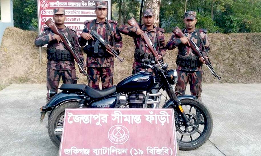 সিলেটে রয়েল এনফিল্ডসহ কোটি টাকার পণ্য জব্দ করে বিজিবি