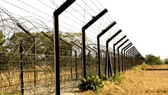সিলেট সীমান্তের ওপারে ১৩ জন আটক