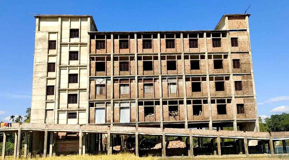 বিদ্যালয়ের কাজ সম্পন্ন হওয়ার আগেই ভবনে ফাটল