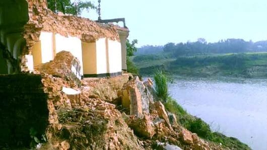 সুরমা নদীর ভাঙনে বিলীন হচ্ছে বাড়িঘর ও ঐতিহাসিক স্থাপনা