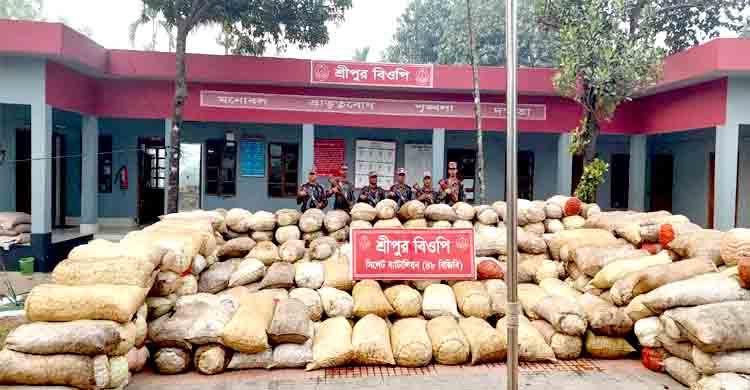 সিলেট সীমান্তে ১ কোটি ১৫ লক্ষ টাকার চোরাই মালামাল আটক