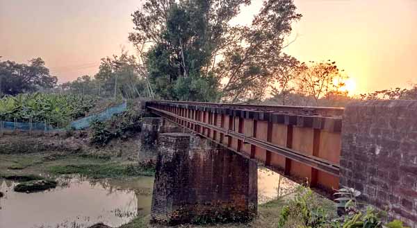 শ্রীমঙ্গল-কুলাউড়ার ঝুঁকিপূর্ণ রেলপথে যাত্রীদের আতঙ্ক বাড়ছে