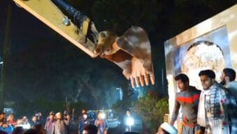 শাবিতে মধ্যরাতে গুড়িয়ে দেওয়া হল শেখ মুজিবের ম্যুরাল