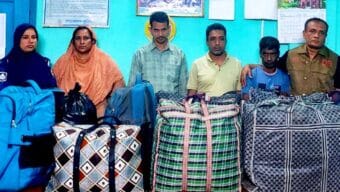 সিলেট রেলওয়ে স্টেশনে প্রায় ৩ লাখ টাকার ভারতীয় চকলেটসহ ৪ কালোবাজারি আটক
