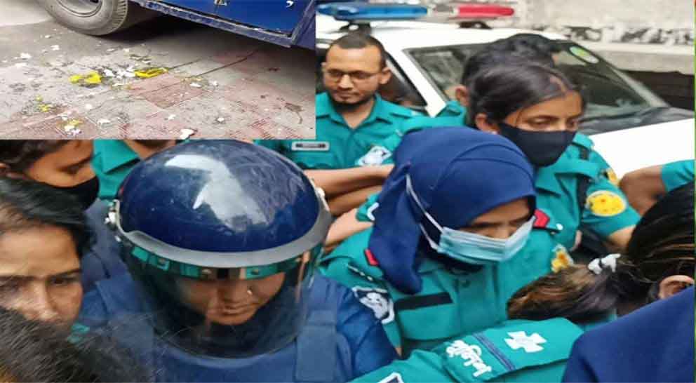 আদালতের রিমান্ড আদেশের পর মমতাজের ওপর ডিম নিক্ষেপ