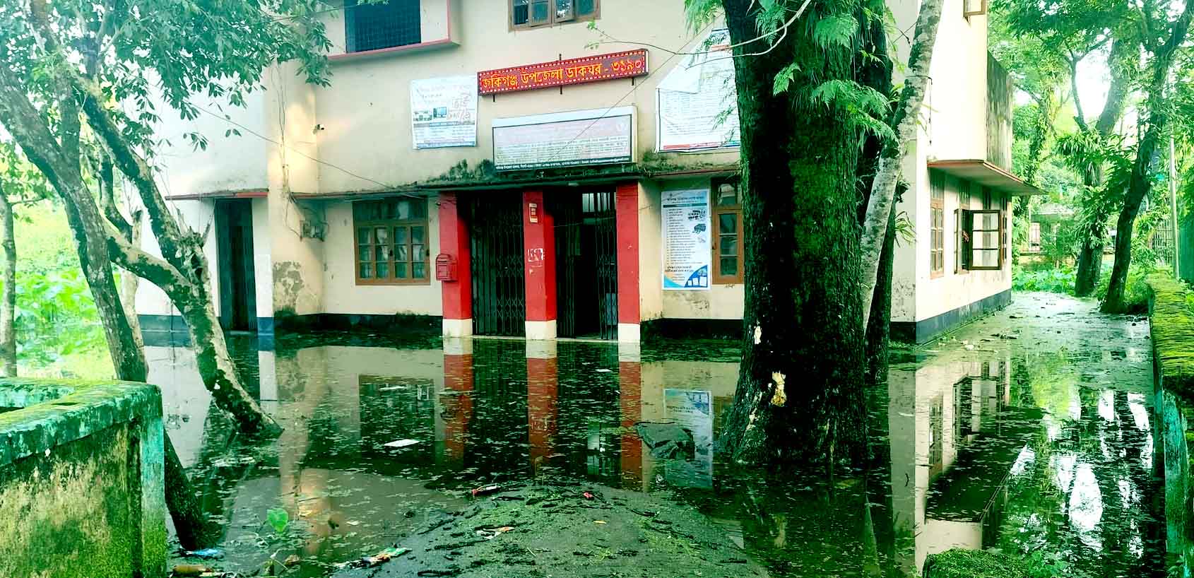 জকিগঞ্জ পৌরবাসী টানা বৃষ্টিপাতে ভয়াবহ জলাবদ্ধতায়
