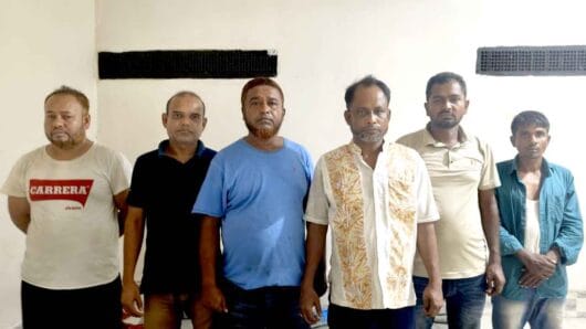 সিলেটে ভারতীয় চকলেট ও মদসহ ৬ জন আটক