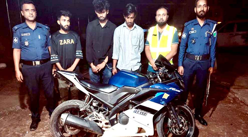 জৈন্তাপুরে চোরাই মোটরসাইকেলসহ ৩ আটক