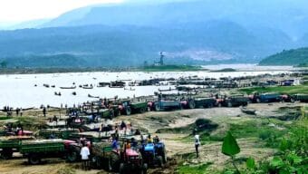 ভোলাগঞ্জে প্রতিদিন লুট হচ্ছে কোটি টাকার পাথর ও বালু