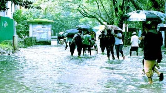 সিলেটে ভারী বর্ষণে সৃষ্টি হয়েছে জলাবদ্ধতা, দুর্ভোগে নগরবাসী