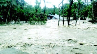 কুশিয়ারার ডাইক ভেঙে, জকিগঞ্জে ভয়াবহ বন্যা