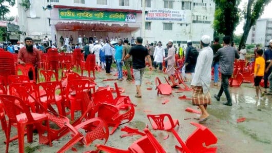 এনসিপির সমাবেশ মঞ্চে নিষিদ্ধ ছাত্রলীগ-আ. লীগের হামলা