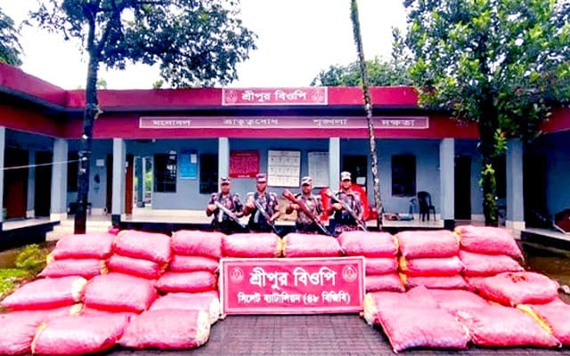 সিলেটে বিজিবি’র অভিযানে আড়াই কোটি টাকার ভারতীয় পণ্য আটক