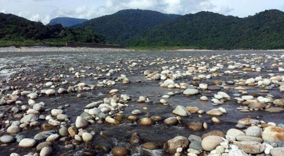 স্বেচ্ছায় ফেরত ৬ লাখ ঘনফুট পাথর