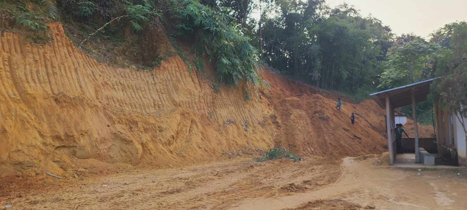 সিলেটে কিছুতেই থামছে না টিলা কাটা, বাড়ছে মৃত্যুর ঝুঁকি