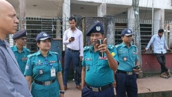 নগরীতে অবৈধ অটোরিকশার বিরুদ্ধে অভিযানে পুলিশ